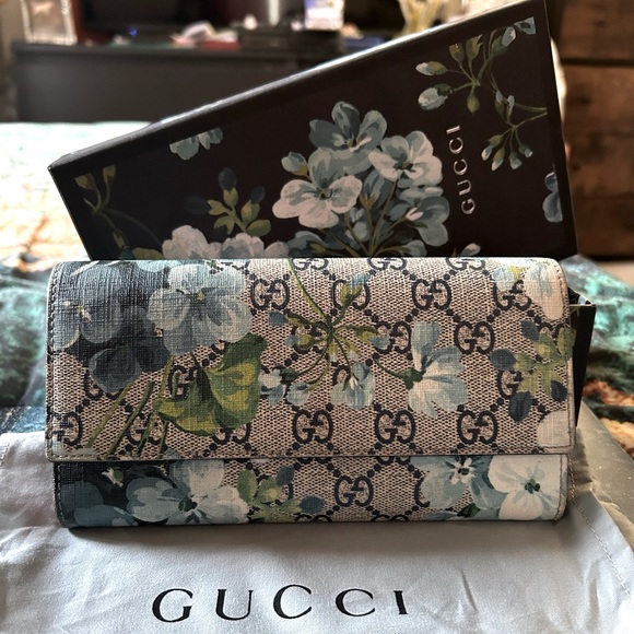 Like New Limited GUCCI Bloom Wallet condition - Picture 1 of 13